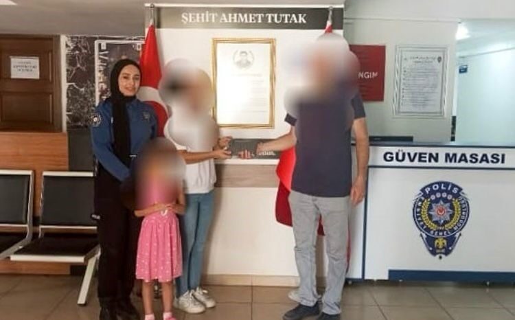 Isparta’da pazar yerinde bulunan, içinde 4 bin 690 TL ve
