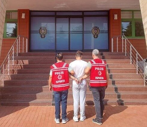 Isparta’da kesinleşmiş hapis cezasıyla aranan 2 şahıs yakalandı Isparta İl Emniyet Müdürlüğü ekiplerince kent genelinde yapılan çalışmalarda, haklarında