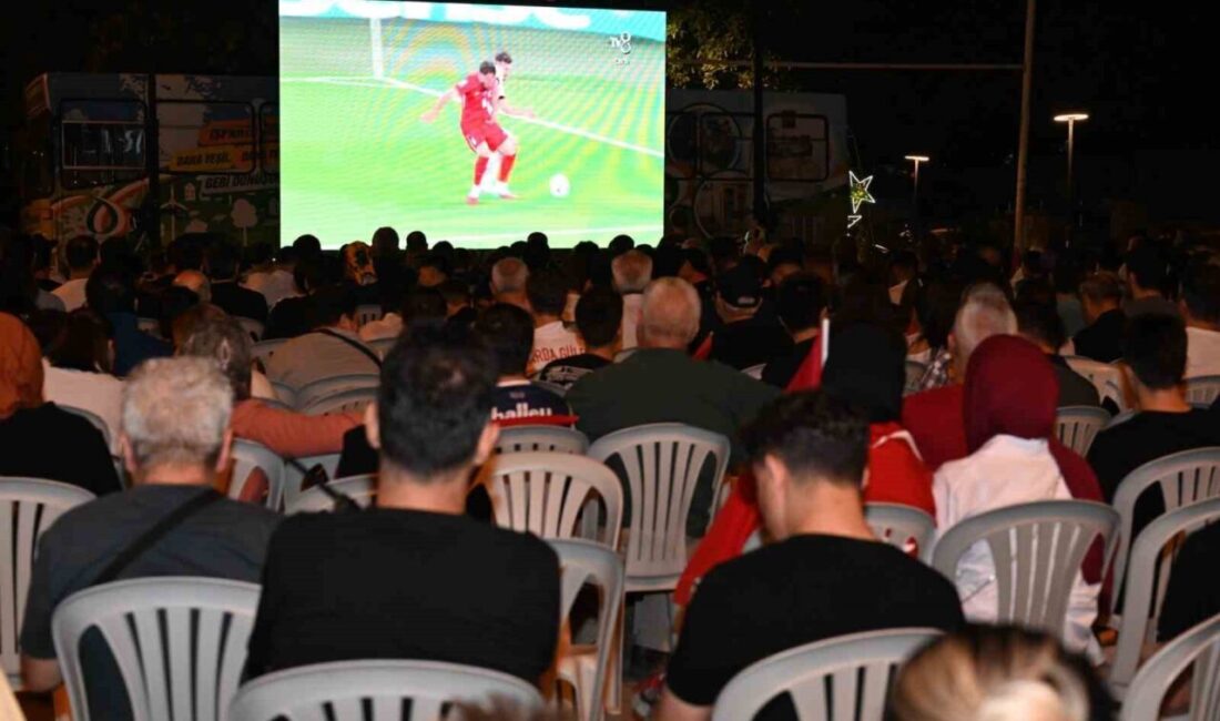 Isparta’da milli maç coşkusu meydanı doldurdu Isparta Belediyesi, A Milli Futbol Takımı’nın 2026 FIFA Dünya Kupası