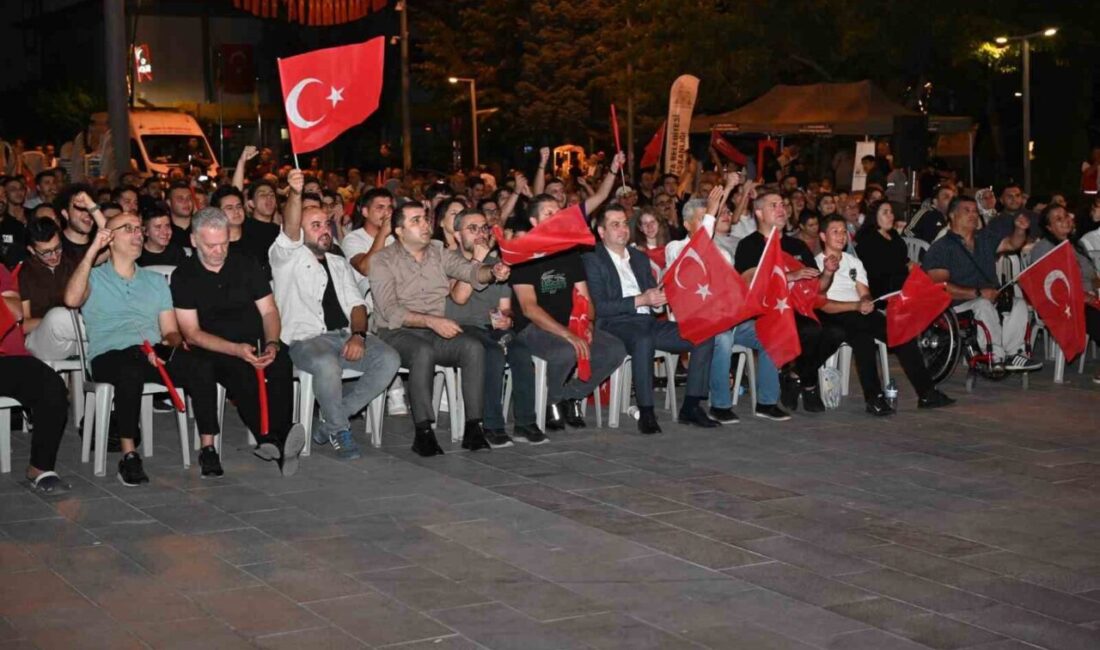 Isparta’da vatandaşlar A Milli Erkek Basketbol Takımı’nın zaferini dev ekrandan izlediler Isparta Belediyesi, A Milli Erkek Basketbol Takımı’nın EuroBasket 2025 yarı