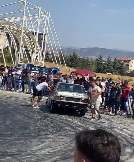 Isparta’daki modifiye fuarında tepki çeken görüntülere soruşturma başlatıldı Isparta Valiliği, yüksek gürültü ve uygunsuz görüntülerle gündeme gelen Motor