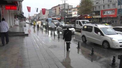 Meteoroloji Genel Müdürlüğü’nün yaptığı uyarıların ardından İstanbul’da sabahın ilk saatlerinde