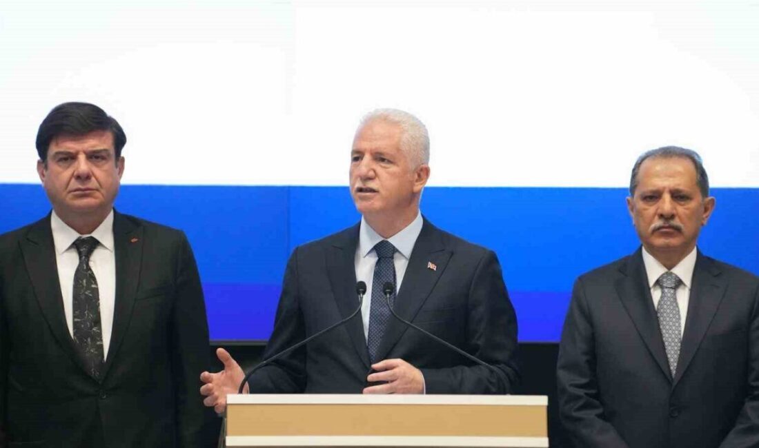 İstanbul Valisi Davut Gül asayiş verilerini açıkladı, yeni eğitim ve öğretim dönemindeki önlemlere dikkat çekti İstanbul Valisi Davut Gül, “Kapkaç, otodan hırsızlık, yankesicilik ve motosiklet