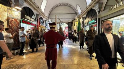 Beyazıt Meydanı’nda 38. Ahilik Haftası etkinlikleri kapsamında bir araya gelen