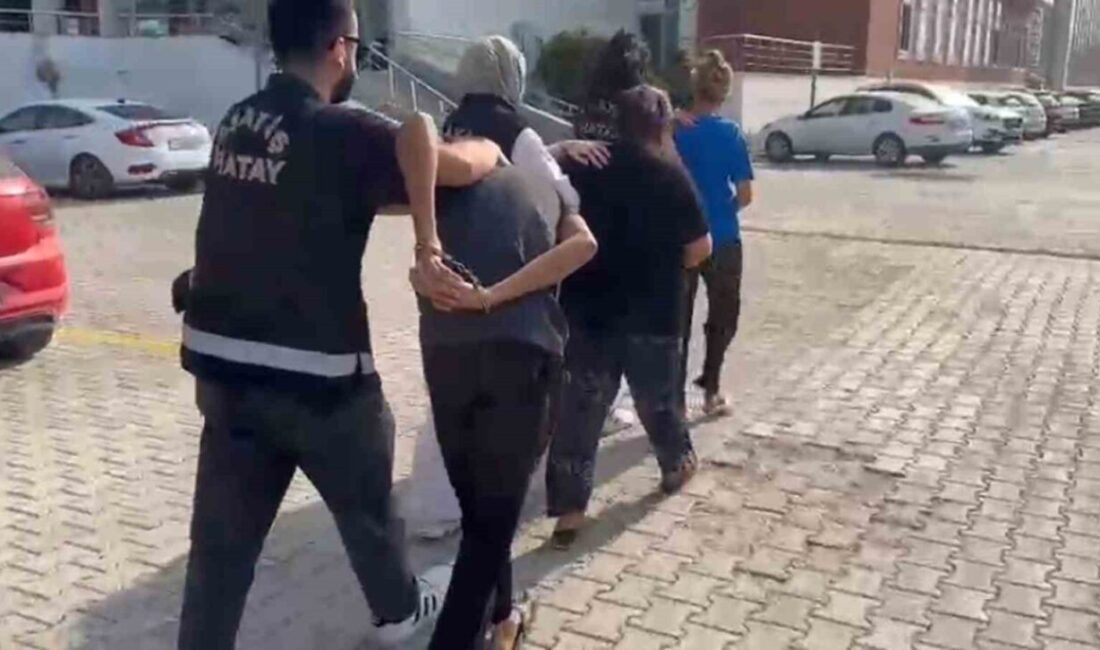 İstanbul’da hırsızlık suçundan aranan şahıslar Hatay’da yakalandı Hatay’ın İskenderun ilçesinde hırsızlık olayının şüphelisi olarak adli makamlarca aranan