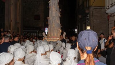 İtalyan polisi, dün İtalya’nın Viterbo kentinde düzenlenen Macchina di Santa