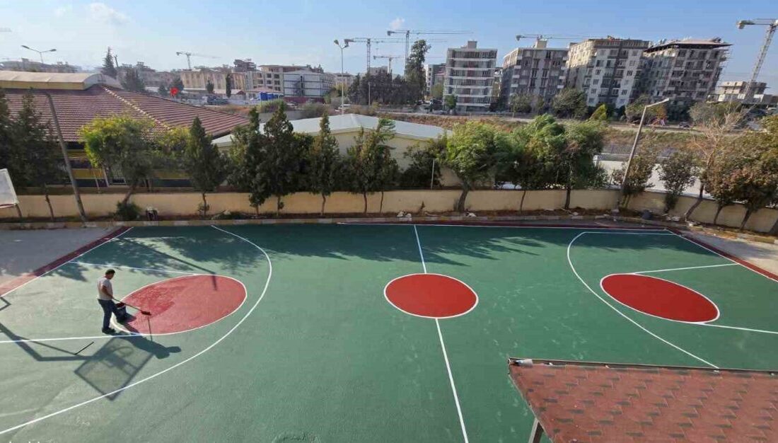İZAKUT İzmir gönüllüleri Defne’de iki spor sahası yaptı İzmir Arama Kurtarma Derneği (İZAKUT) gönüllüleri, Hatay’ın Defne ilçesinde Sümerler