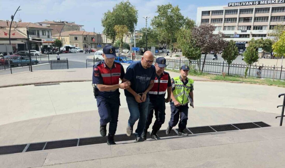 İzmir Büyükşehir personeli, FETÖ’den ihraç polis kimliğiyle yakalandı İzmir’in Tire ilçesinde devriye gezen jandarma ekiplerinin dikkati büyük bir