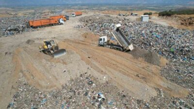İzmir Büyükşehir Belediyesinin, kentin çöpünü Tire ilçesindeki bir mera alanına