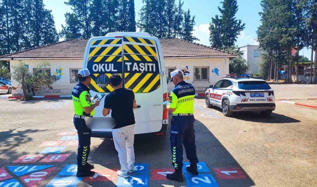 Jandarma ekipleri okul servislerini denetledi Antalya İl Jandarma Komutanlığı ekipleri, okulların açılması ile birlikte öğrencileri
