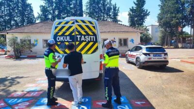 Antalya İl Jandarma Komutanlığı ekipleri, okulların açılması ile birlikte öğrencileri