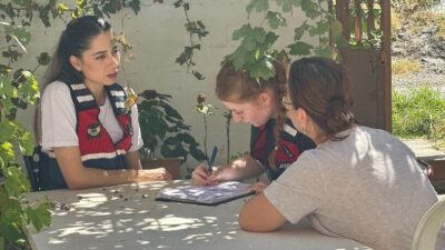 Aydın’ın İncirliova ilçesinde incir bahçelerine inen jandarma ekipleri, kadına yönelik