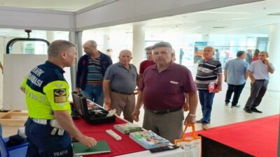 Eskişehir’deki bir fuarda stant kuran jandarma ekipleri, ziyaretçi bin 120