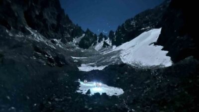 Rize’de Kaçkar Dağları’na zirve tırmanışı için çıkan ve kar bastırınca