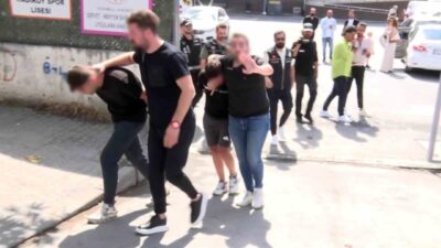 İstanbul’un Kadıköy ilçesinde eğitim öğretim yılının başlamasıyla birlikte polis ekipleri,