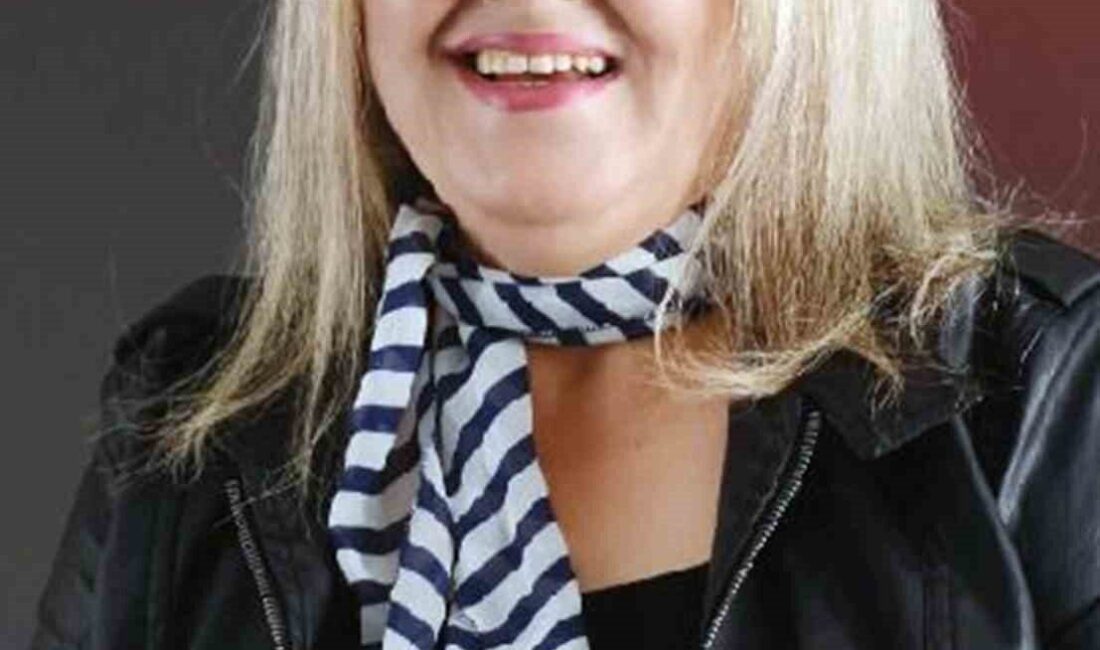 Ortaca Ekşiliyurt mahallesinin kadın muhtarı Meral Uysal, mahalle sakinlerine evinde