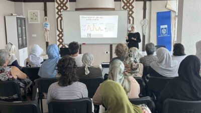 Kocaeli Büyükşehir Belediyesi Anne Şehir Merkezi’nde düzenlenen seminerde, kadınlara bel