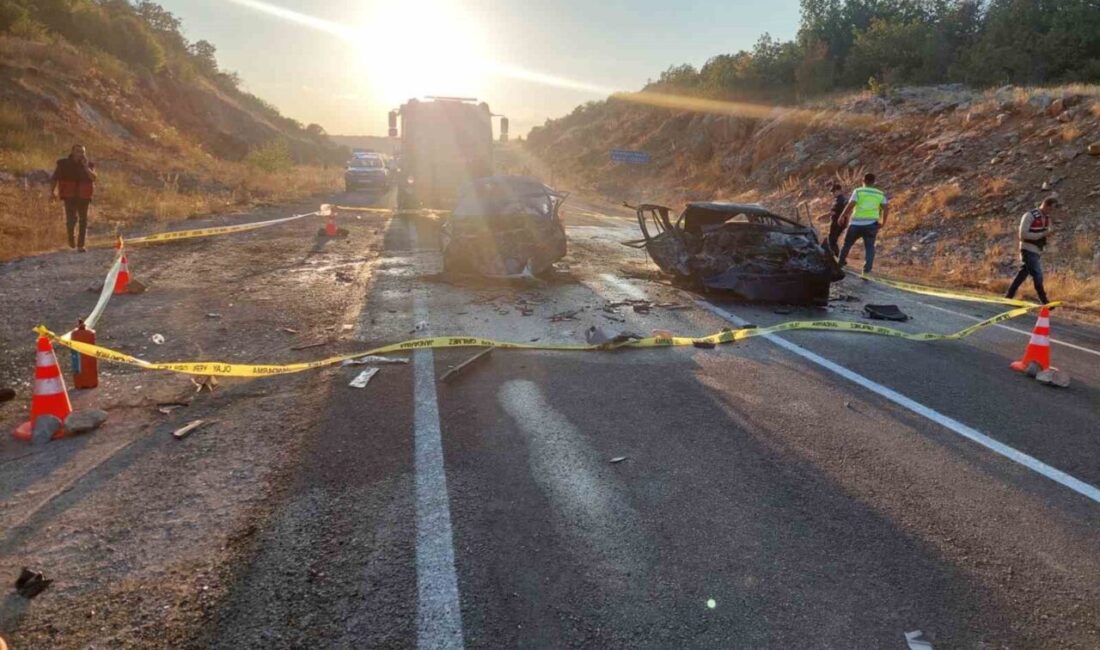Kafa kafaya çarpışan iki otomobil alev aldı: 3 ölü, 5 yaralı Karabük’ün Eflani ilçesinde kafa kafaya çarpışan iki otomobil alev aldı.