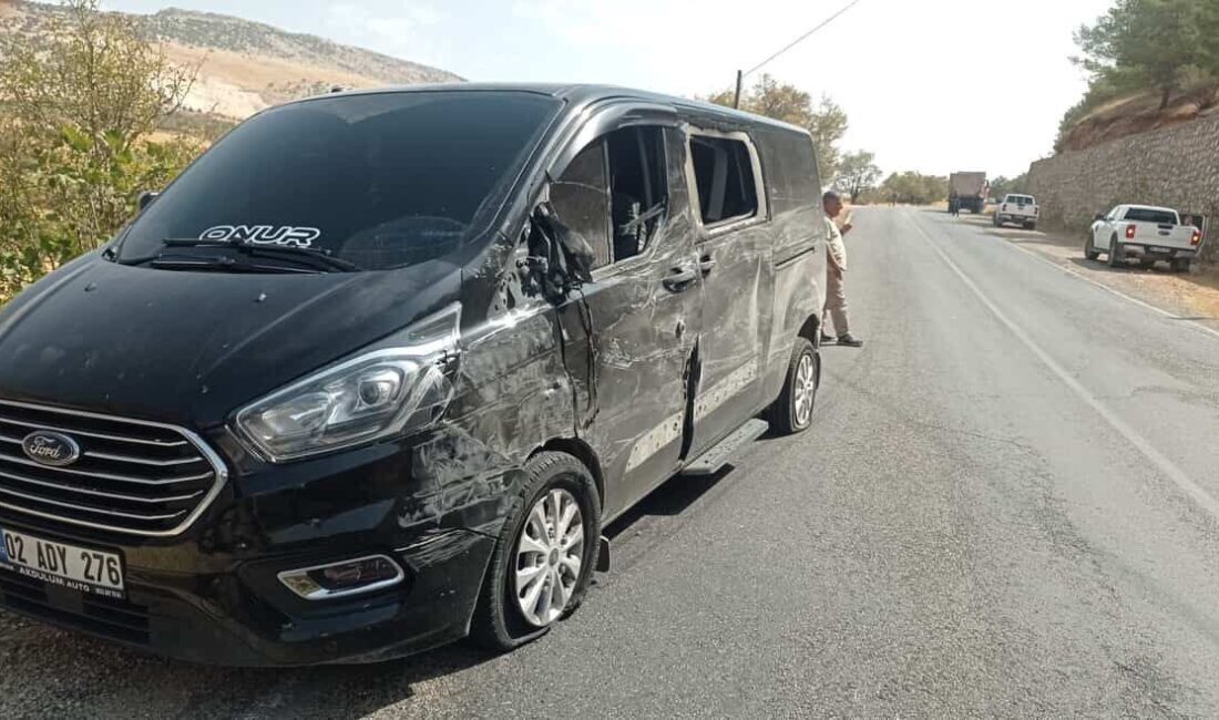 Kamyon ile minibüs çarpıştı: 1 yaralı Adıyaman’da kamyon ile minibüsün çarpışması sonucu 1 kişi yaralandı. Edinilen
