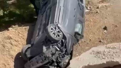 Bursa’nın İznik ilçesinde bir kamyonetin tarlaya uçma anı arkadan gelen