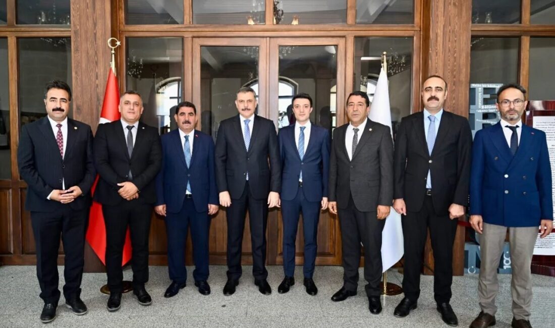 Erzurum Valisi Mustafa Çiftçi, “Birbirimize Candan Bağlıyız Horasan” etkinliğinde emeği