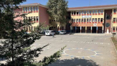 Kocaeli’nin Gebze ilçesinde okul kantininden aldıkları ekler pastadan yiyen 5