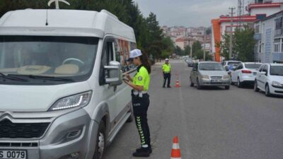 Karabük’te emniyet ve jandarma ekipleri, öğrencilerin güvenliği için okul servis