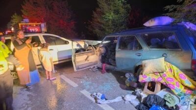 Karabük’ün Eskipazar ilçesinde iki otomobilin kafa kafaya çarpışması sonucu 2’si