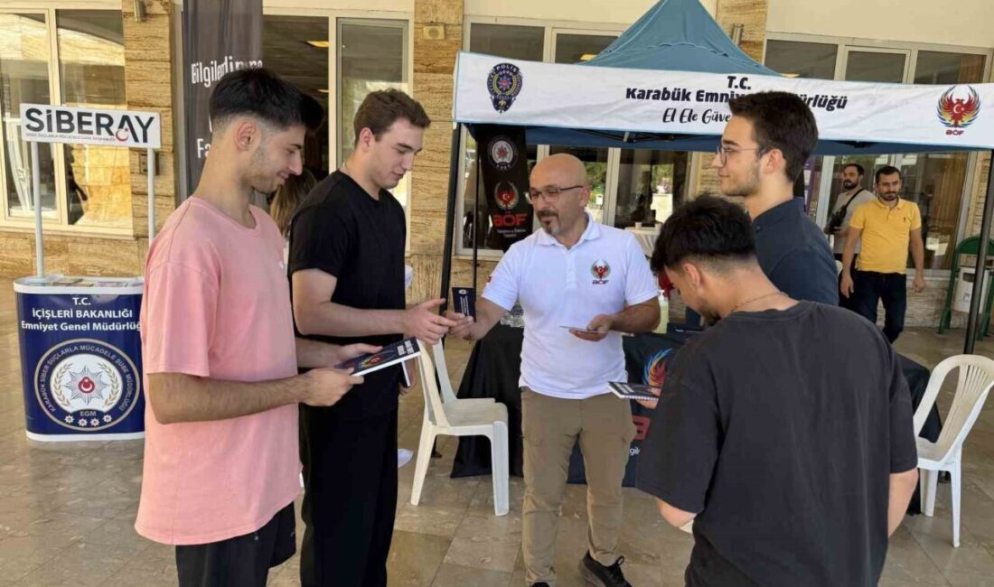 Karabük’te polisler üniversite öğrencilerini bilgilendiriyor Karabük’te yeni eğitim-öğretim yılının başlaması dolayısıyla İl Emniyet Müdürlüğü ekipleri
