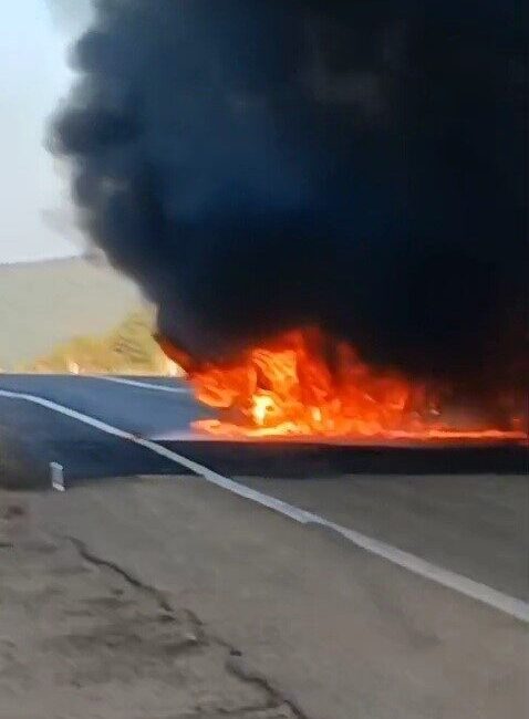 Karabük’teki feci kaza kamerada: Otomobilller alev topuna döndü Karabük’ün Eflani ilçesinde 3 kişinin hayatını kaybettiği kazada kafaya kafaya