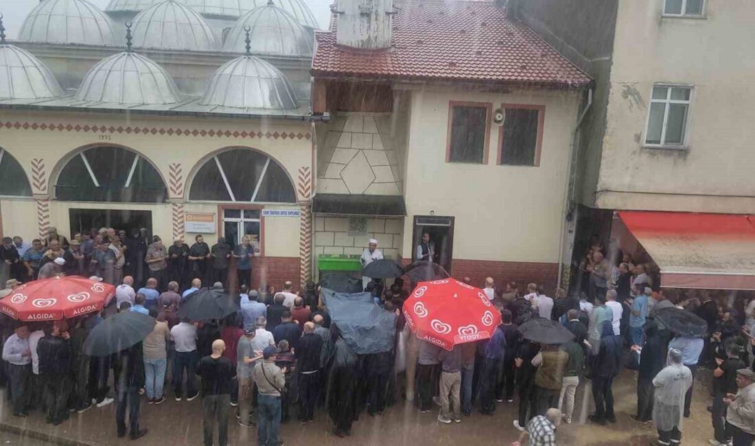 Karabük’teki kazada yaşamını yitiren sürücü toprağa verildi Karabük’ün Eflani ilçesinde iki otomobilin çarpışması sonucu hayatını kaybeden 4