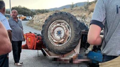 İzmir’in Karaburun ilçesine bağlı Kösedere Mahallesi’nde, traktörün devrilmesi sonucu altında