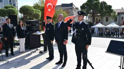 Karacabey’in düşman işgalinden kurtuluşunun 103. yılı, Cumhuriyet Alanı’nda düzenlenen çelenk