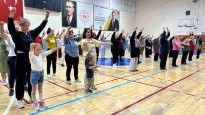 Karaman’da Halk Sağlığı Haftası etkinlikleri çerçevesinde pilates etkinliği düzenlendi. Her