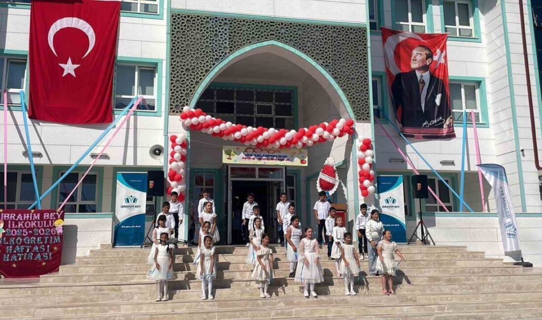 Karaman’da ilköğretim haftası kutlandı Karaman’da ilköğretim haftası düzenlenen törenle kutlandı. Cumhuriyet Parkı’ndaki Atatürk Anıtına