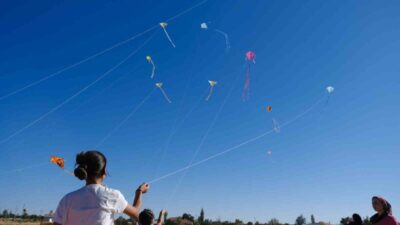 Karaman’da düzenlenen uçurtma şenliğinde renkli görüntüler ortaya çıktı. Merkeze bağlı