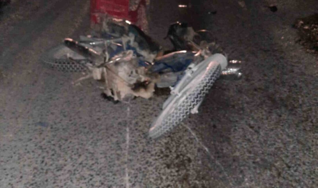 Karapınar’da otomobille motosiklet çarpıştı: 3 yaralı Konya’nın Karapınar ilçesinde otomobil ile motosikletin çarpışması sonucu meydana gelen