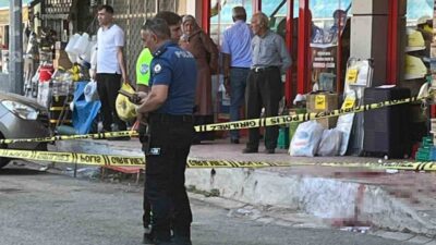 Elazığ’ın Karakoçan ilçesinde kardeşi tarafından defalarca bıçaklanan genç, ağır yaralandı.