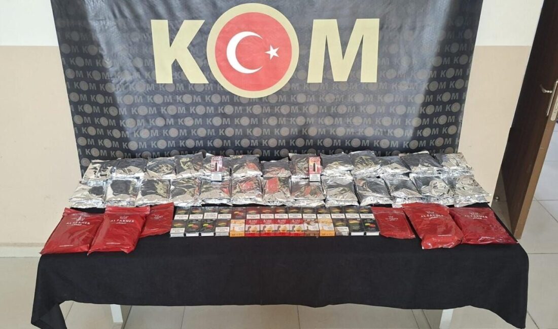 Kargo paketinden 61 kilo kaçak nargile tütünü çıktı Hatay’ın Reyhanlı ilçesinde polis ekipleri tarafından yapılan kargo takibi sonucu