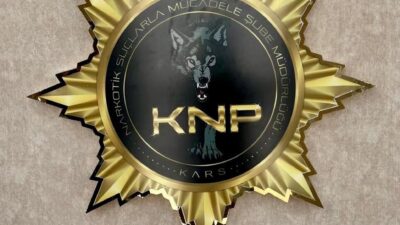 Kars’ta bir yolcu otobüsünde seyahat eden yolcunun üzerinden uyuşturucu çıktı.