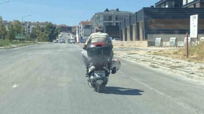 Eskişehir’de yanındaki kaskı kafası yerine motosikletin demirine takan bir sürücü