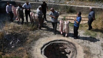 Kastamonu’nun merkez ilçesi Akkaya köyünde her cuma günü bir araya