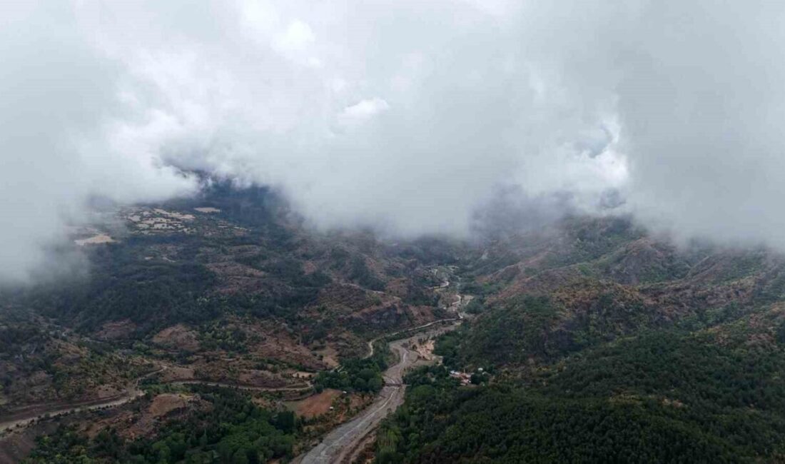 Kastamonu’da sis kartpostallık görüntüler oluşturdu Kastamonu’nun İhsangazi ilçesinde hava sıcaklığının düşmesiyle dağları kaplayan sis ortaya