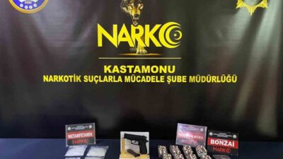 Kastamonu’da polis ekiplerince düzenlenen operasyonda çok sayıda uyuşturucu ile yakalanan