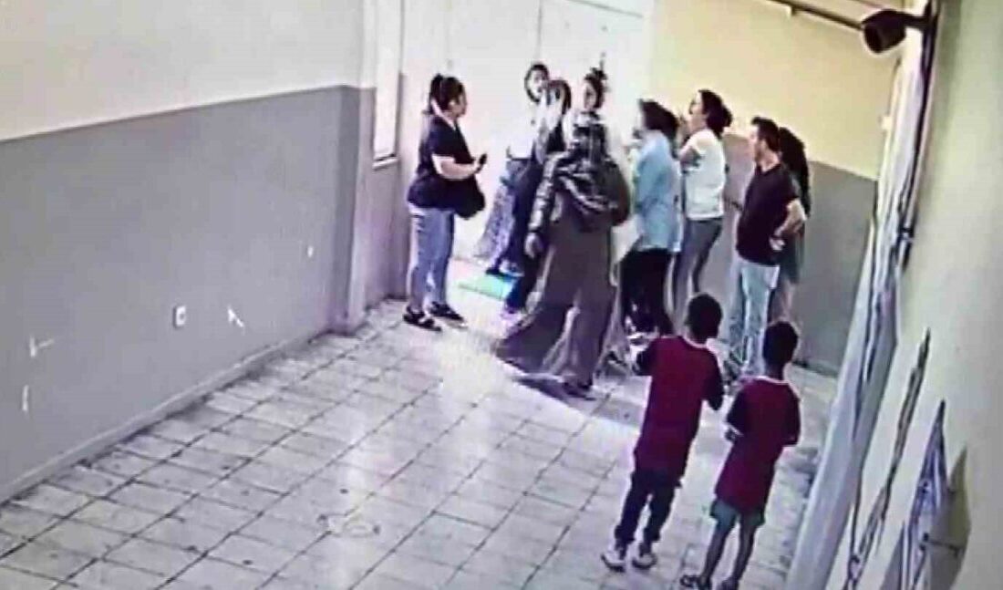 Diyarbakır’da kadın öğretmen, ders arasında kavga eden iki öğrenciyi ayırdı.