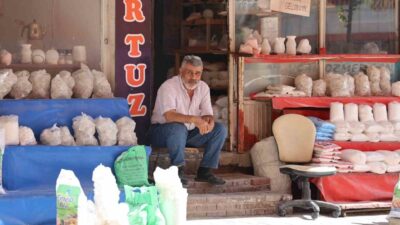 Kırşehir’de yaz aylarının gelmesiyle birlikte artan kristal kaya tuzu satışları