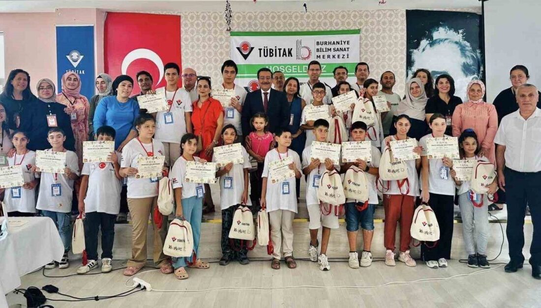 Kaymakam Atilla, TÜBİTAK projesi kapanış törenine katıldı Balıkesir’in Burhaniye Kaymakamı Cumali Atilla, TÜBİTAK tarafından desteklenen “Kırsaldan Kozmosa