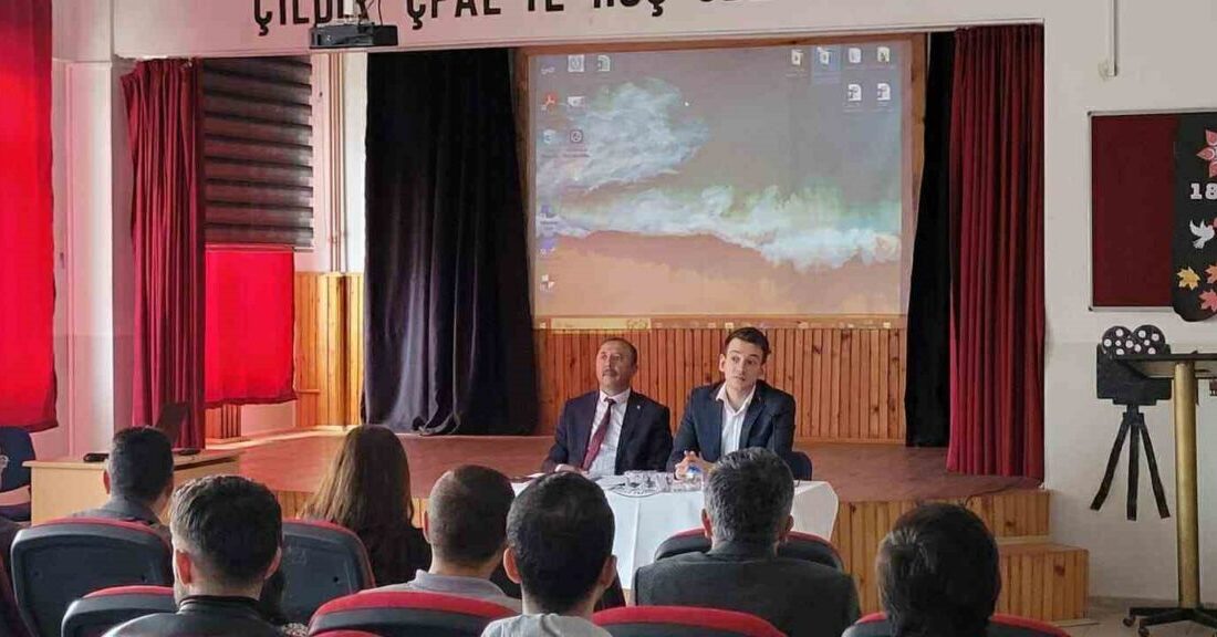 Kaymakam Aytürk, öğretmenlerle biraraya geldi Çıldır ilçe Kaymakamı Barış Aytürk ilçede görev yapan öğretmenlele biraraya