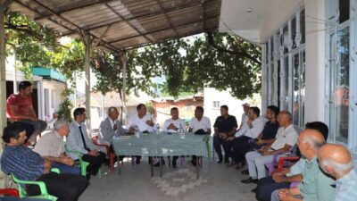 Manisa’nın Demirci ilçesinde Kaymakam Fatih Bayram kırsal mahallelerde halk toplantısı