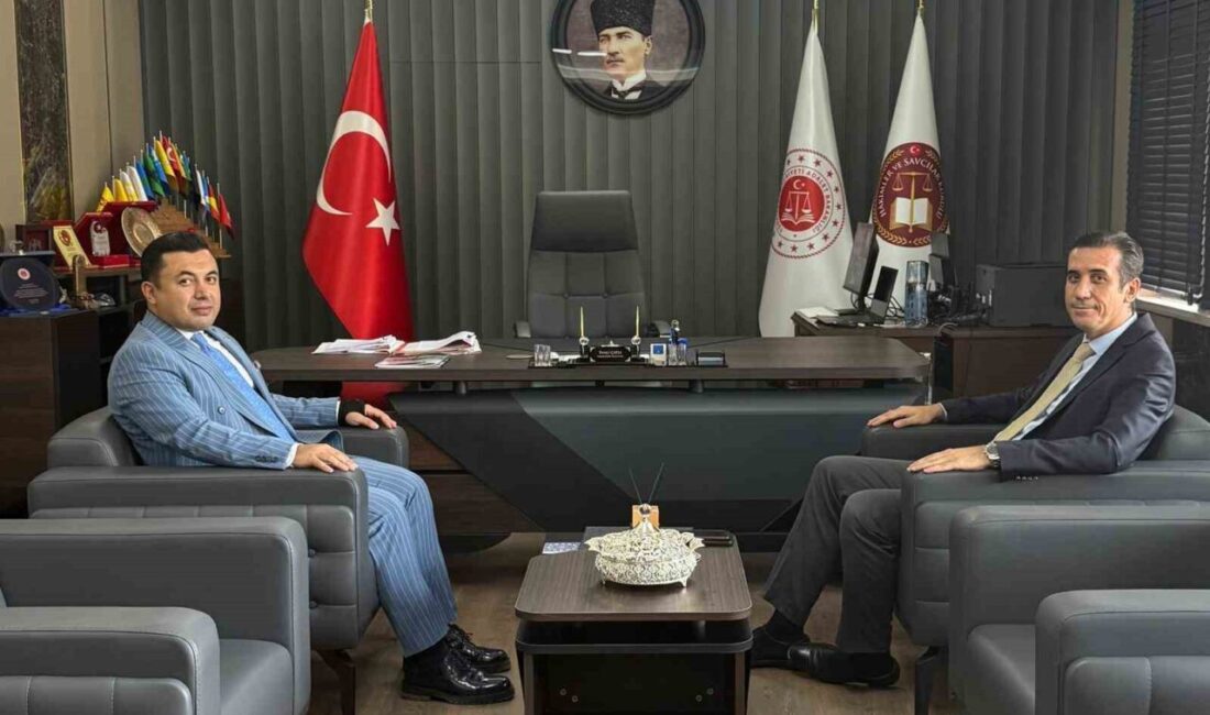 Kaymakam Topsakaloğlu ile Başsavcı Çatlı bir araya geldi Mersin’in Bozyazı Kaymakamı Tuncay Topsakaloğlu, Anamur Cumhuriyet Başsavcısı Tanju Çatlı’yla